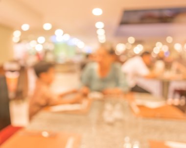 Bokeh imajı olan bir kafenin arka planı bulanık .