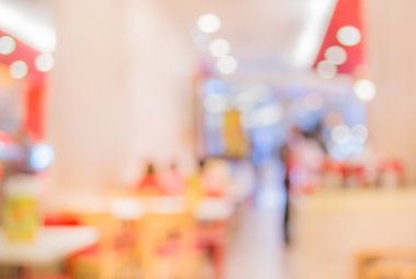 Bokeh imajı olan bir kafenin arka planı bulanık .