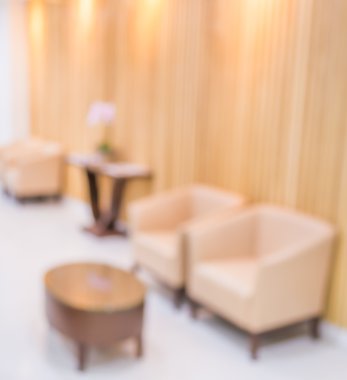 Arka plan kullanımı için masa ve sandalyeli hastane ofisinin bulanık görüntüsü.