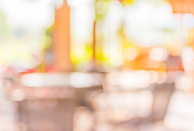 Bokeh imajı olan bir kafenin arka planı bulanık.