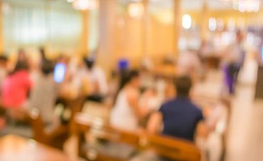 Bokeh imajı olan bir kafenin arka planı bulanık.