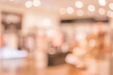 Bokeh imajı olan bir kafenin arka planı bulanık .