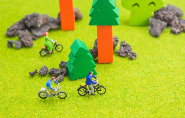 Boneca equitação bicicleta — Fotografia de Stock