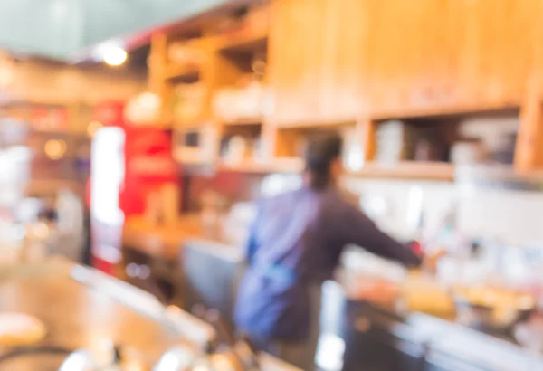 Chef japonés haciendo comida en la cocina — Foto de Stock