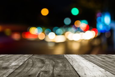 trafik bir sokakta odaklanmamış ışık