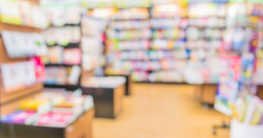 kitap mağaza rafındaki görüntü bulanıklığı  