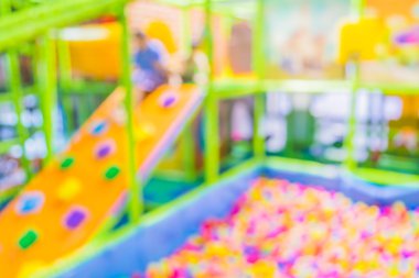 Çocuk Bahçesi üzerinde renkli plastik toplar bulanıklık .