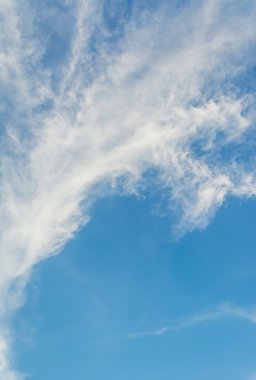 arkaplan kullanımı için mavi gökyüzü ve beyaz bulut dokusu görüntüsü.