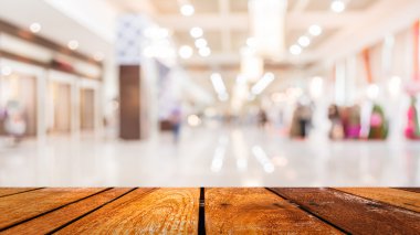 İnsanlar gün markette bulanık görüntü