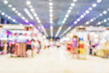 Alışveriş merkezinin bulanık görüntüsü ve arka plan kullanımı için insanlar .