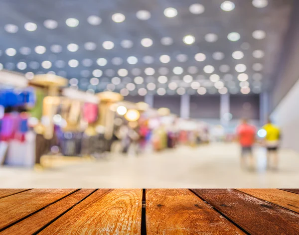 Alışveriş merkezinin bulanık görüntüsü ve arka plan kullanımı için insanlar.