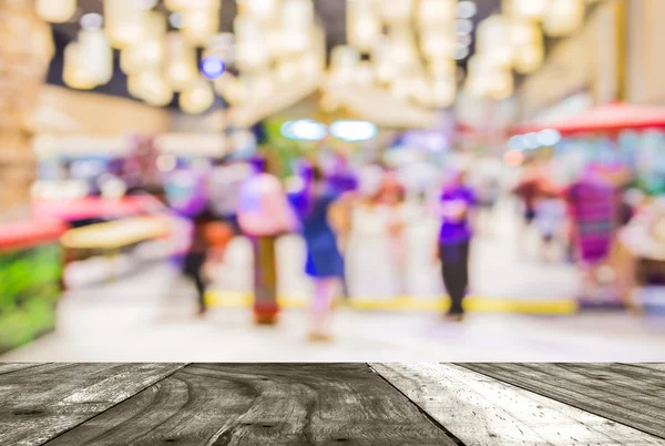 Imagem turva de pessoas andando no shopping — Fotografia de Stock