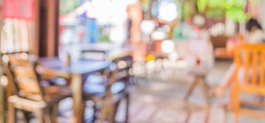 Arka plan kullanımı için Bokeh ile gündüz vakti kahve dükkanının bulanık görüntüsü .