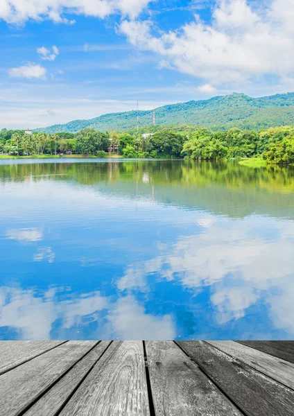 湖山と青空を風景します。 — ストック写真