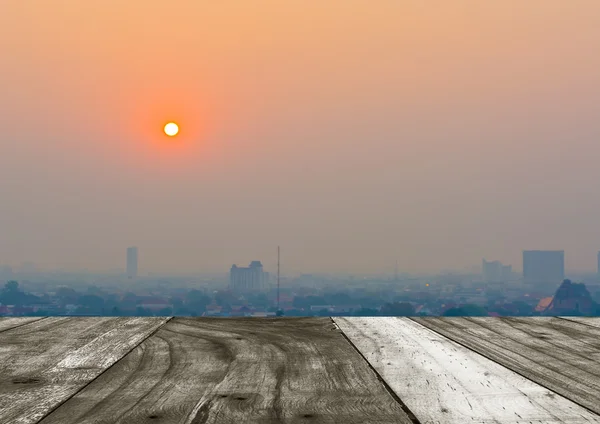 Hazy skyline of Chiang Mai City, Thailand smog covering buildin — стоковое фото