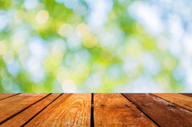 Ağaç yeşili arkaplanının soyut Bokeh 'inin bulanık resmi.