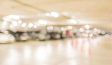 Arkaplan kullanımı için otopark içi Bokeh ile bulanık görüntü.