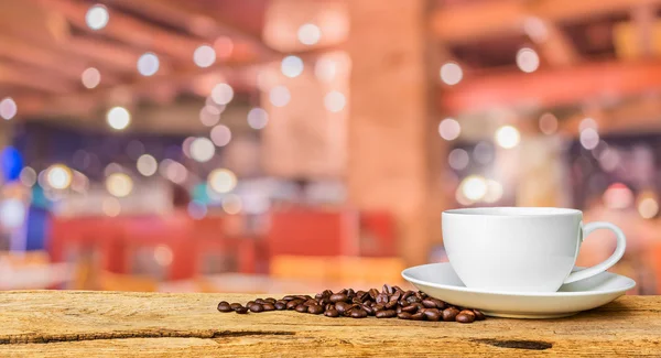 Coffee Shop verschwimmen Hintergrund mit Bokeh-Bild. — Stockfoto