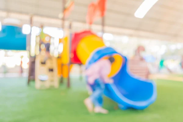 Imagem turva do parque infantil no parque público  . — Fotografia de Stock