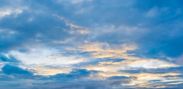 Gambar langit cerah pada waktu hari — Stok Foto