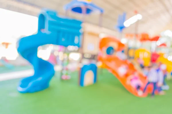 Unschärferelation von Kinderspielplatz im Stadtpark . — Stockfoto