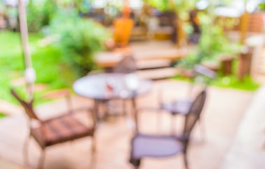 Kapı Restoran ile arka planda yeşil bahçe, görüntü bulanıklığı .