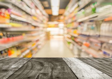 Alışveriş merkezinin bulanık görüntüsü ve arka plan kullanımı için insanlar.