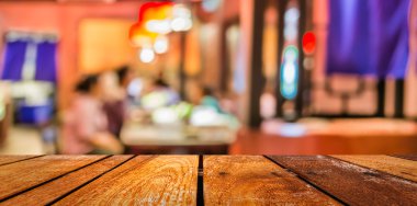 Restoran ya da yiyecek Merkezi ile hafif bokeh foy arka plan görüntüsünü bulanıklık.