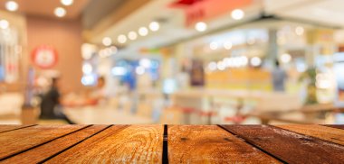 Restoran ya da yiyecek Merkezi ile hafif bokeh foy arka plan görüntüsünü bulanıklık.