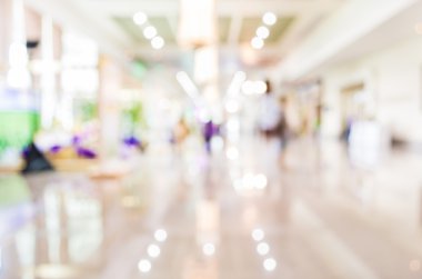 Pazar yerinde yürüyen insanların bulanık görüntüsü, Bokeh ile arka plan bulanık.