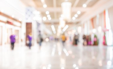 Pazar yerinde yürüyen insanların bulanık görüntüsü, Bokeh ile arka plan bulanık.