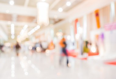 İnsanlar gün markette bulanık görüntü