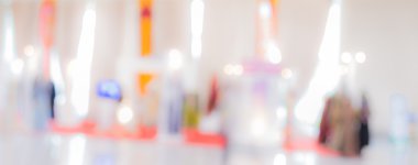 İnsanlar gün markette bulanık görüntü