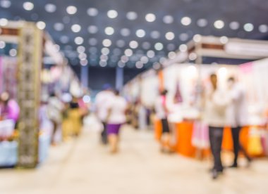 Alışveriş merkezinin bulanık görüntüsü ve arka plan kullanımı için insanlar.