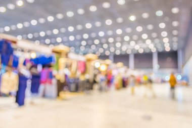 Alışveriş merkezinin bulanık görüntüsü ve arka plan kullanımı için insanlar .