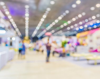 Alışveriş merkezinin bulanık görüntüsü ve arka plan kullanımı için insanlar .