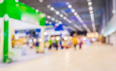 Alışveriş merkezinin bulanık görüntüsü ve arka plan kullanımı için insanlar .