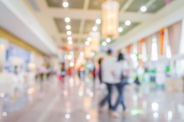 Alışveriş merkezinin bulanık görüntüsü ve arka plan kullanımı için insanlar .