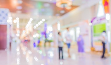 Alışveriş merkezinin bulanık görüntüsü ve arka plan kullanımı için insanlar .