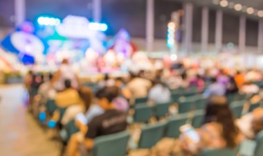 görüntü bulanıklığı konser salonu insanlarda