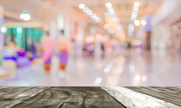 Imagem turva de shopping center e pessoas para uso em segundo plano. — Fotografia de Stock