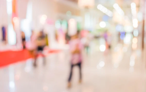 Imagem turva de shopping center e pessoas — Fotografia de Stock