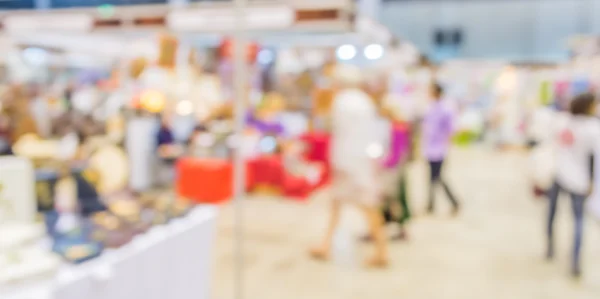 Blurred image of shopping mall and people — Stock Photo, Image