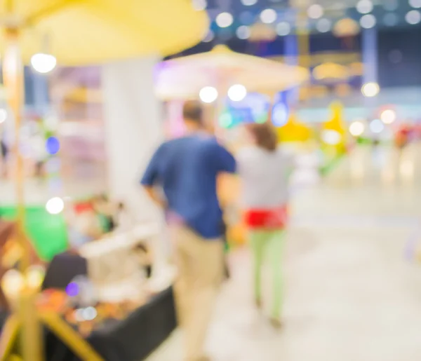 Homályos kép-ból emberek gyaloglás shopping mall — Stock Fotó