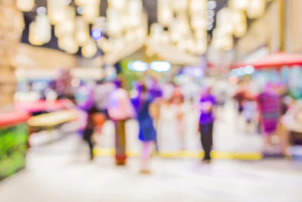 Zamazany obraz ludzi chodzących w centrum handlowym — Zdjęcie stockowe
