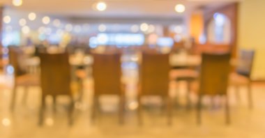 Bokeh imajı olan bir kafenin arka planı bulanık .