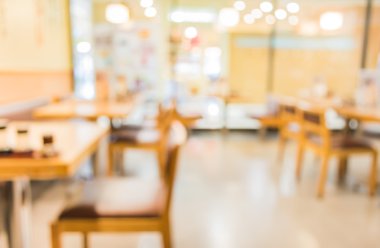 Bokeh imajı olan bir kafenin arka planı bulanık.