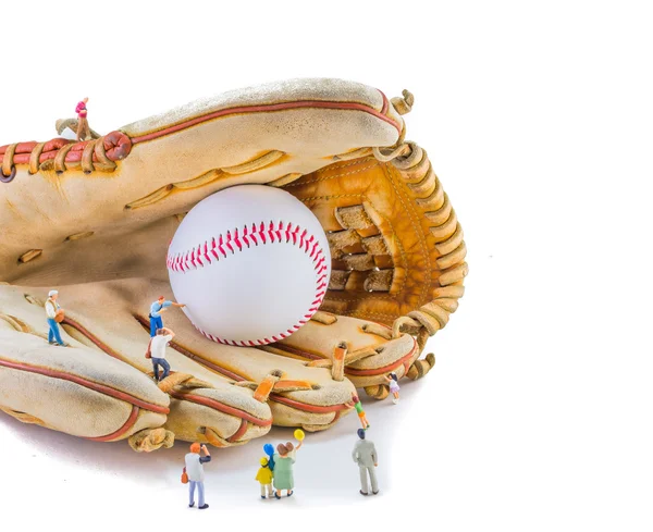迷你图孩子娃娃用棒球手套和球的形象 — 图库照片