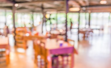 Bokeh imajı olan bir kafenin arka planı bulanık.