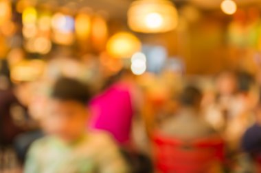 Bokeh imajı olan bir kafenin arka planı bulanık